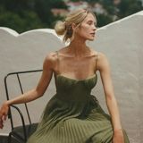 Lara - Moderna Elegancija S Otvorenim Leđima